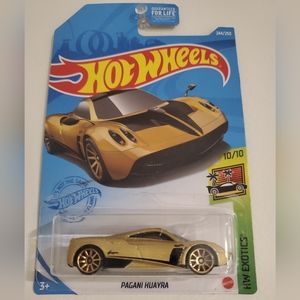 Pagani Huayra Hot Wheels Exotics 10/10 Gold Diecast